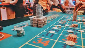 Người chơi tham gia phòng Bingo sôi động trên điện thoại di động